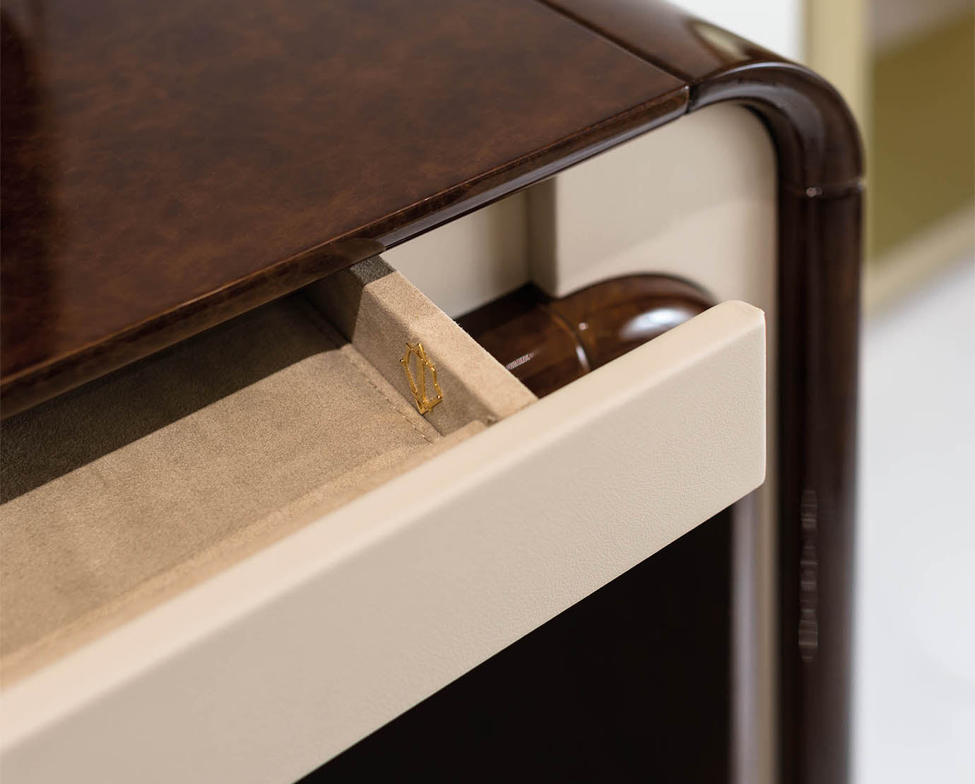 Bàn trang trí Turri Madison