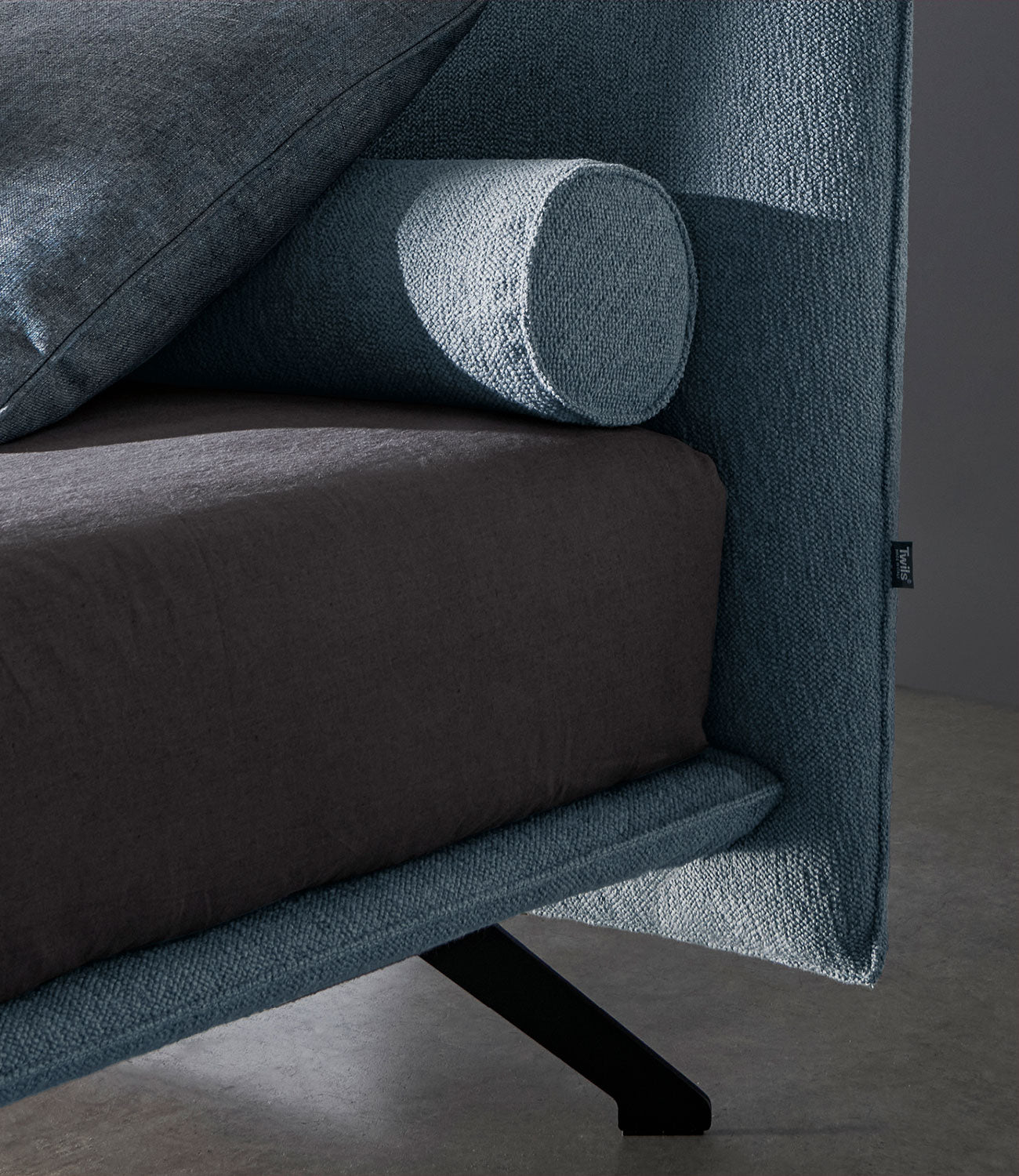 Giường ngủ Twils Logan